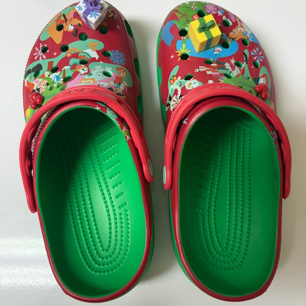 Disney Crocs Red and Green Holiday Clogs - Picture 4 of 7